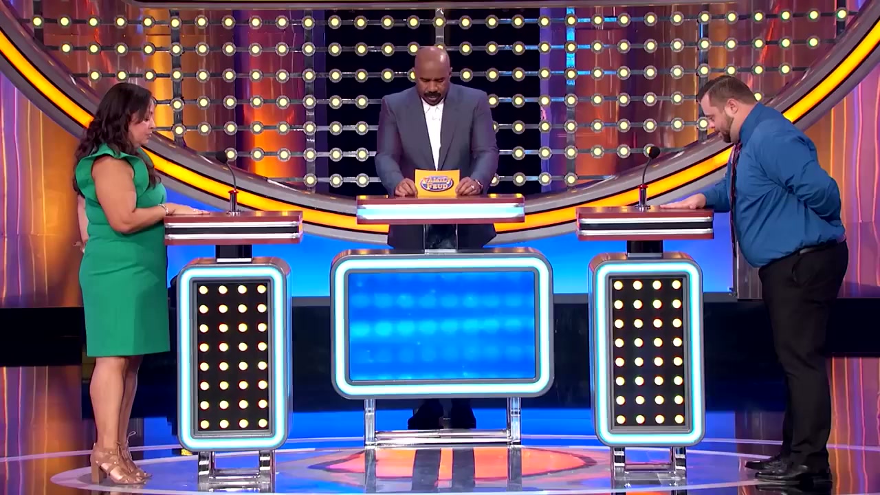 Liz raps for Steve Harvey!