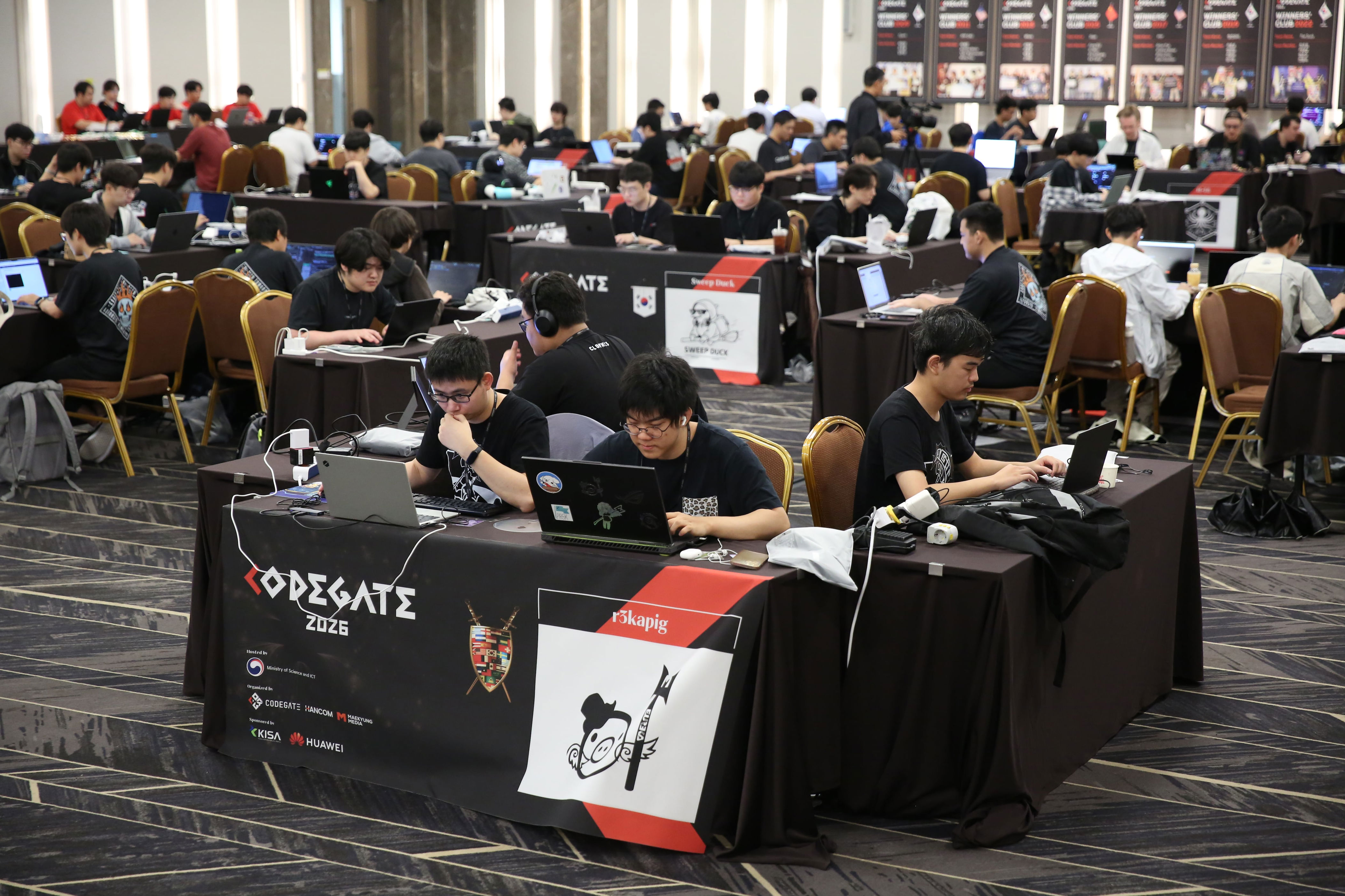 Human hackers edge out AI in first joint Codegate 2026 finale