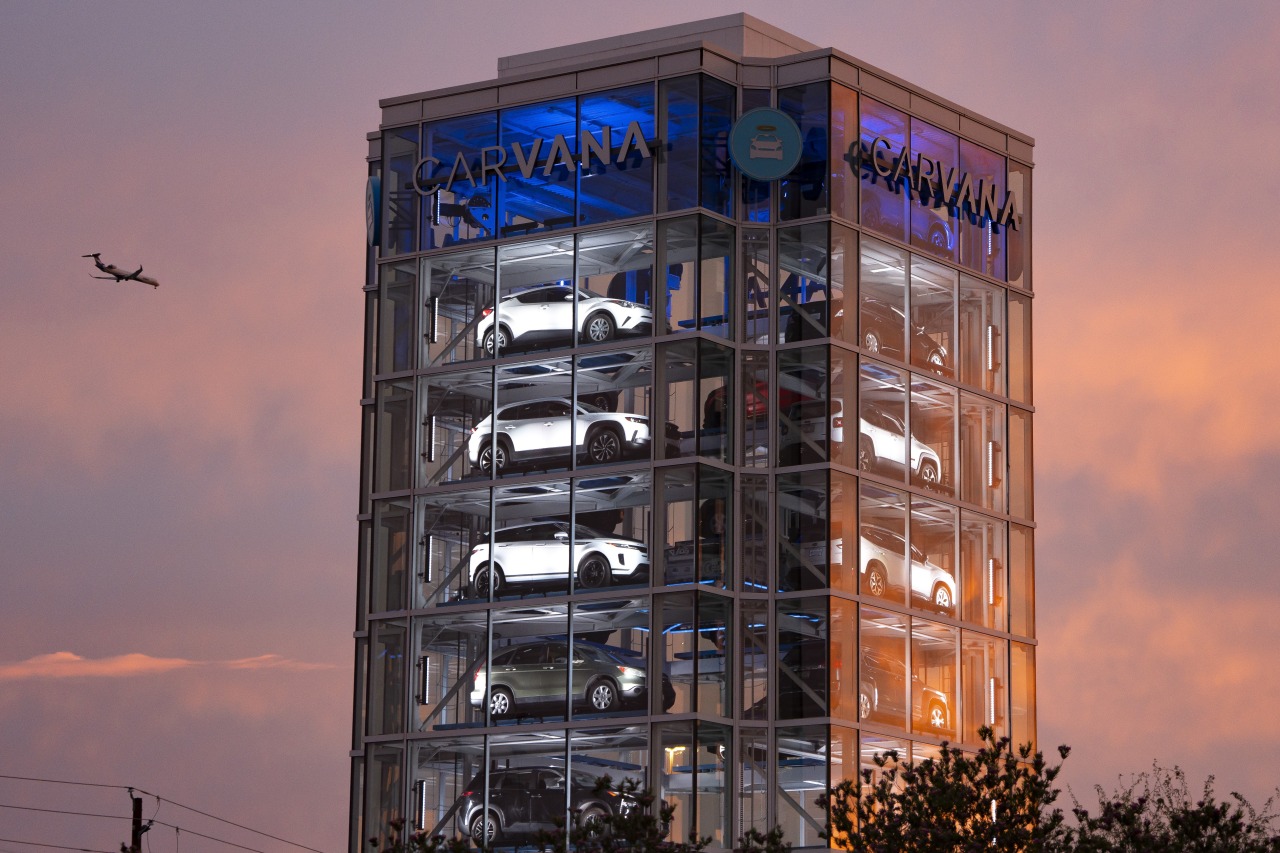 Carvana auto sales jump 40%, shares slump 15%