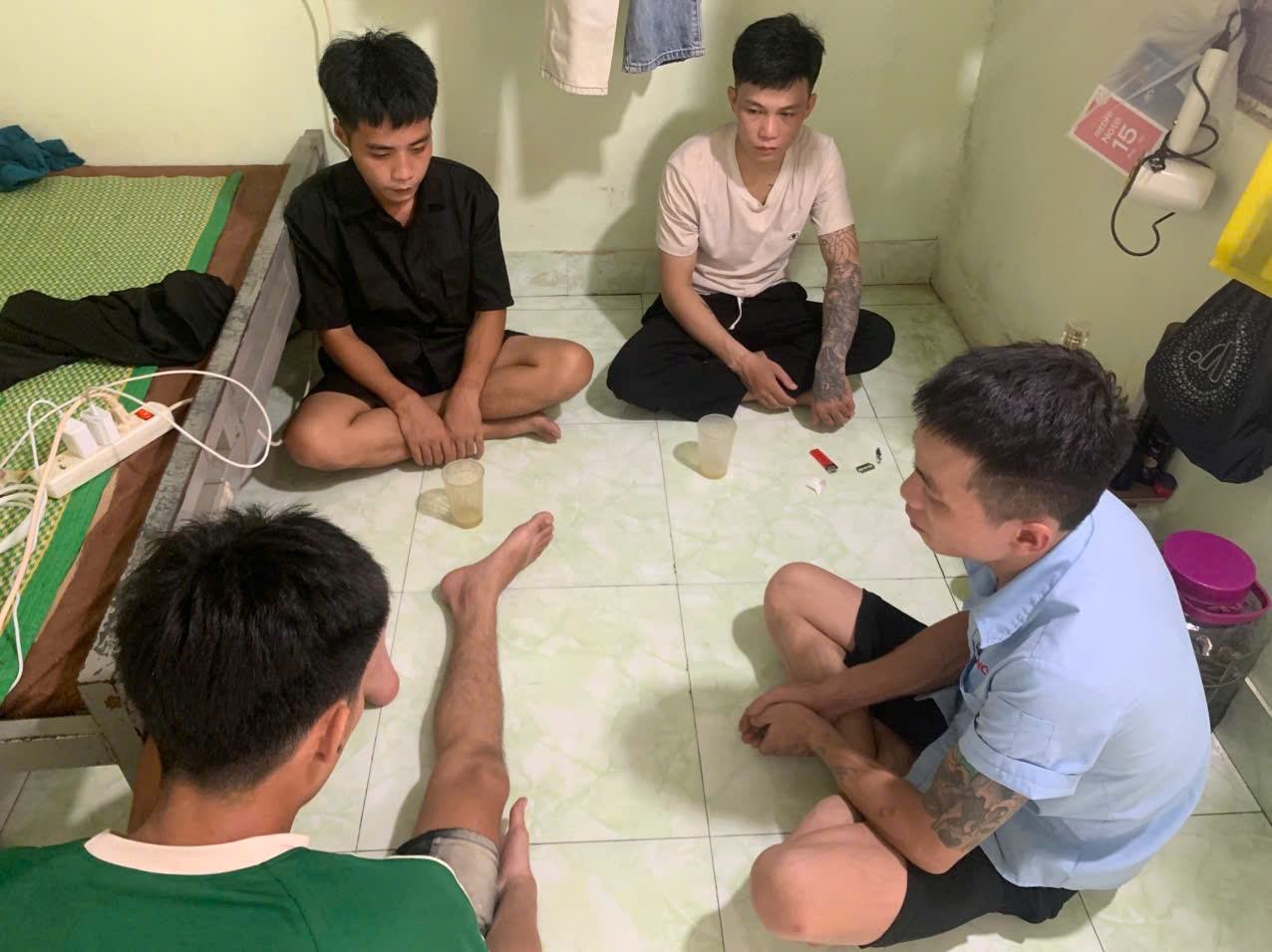 Bắt giữ 4 đối tượng tổ chức sử dụng, tàng trữ ma túy trong phòng trọ ở Hưng Yên