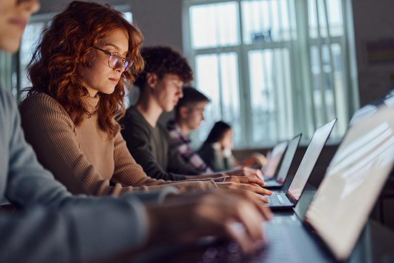 College instructor goes viral for catching students' AI use on midterm