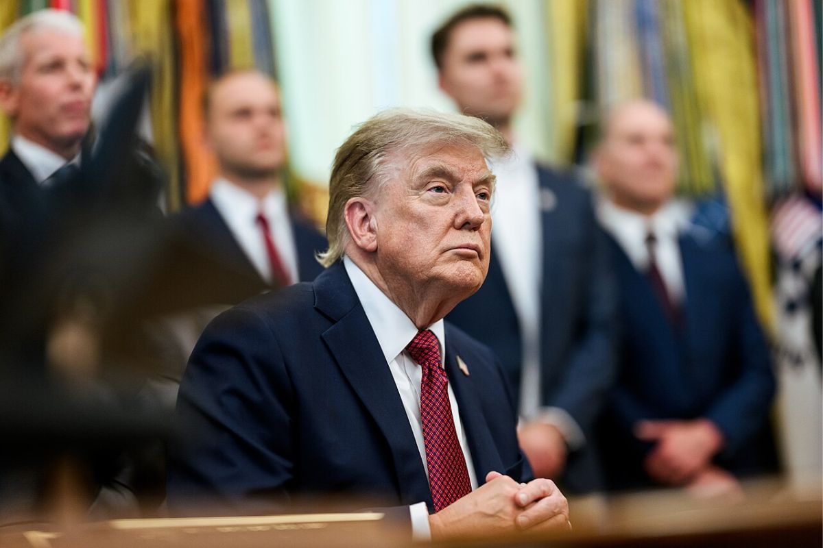 Donald Trump health rumours explode as viral snap appears to show aide ...
