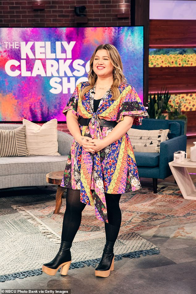 Insiders reveal why Kelly Clarkson was in and out of HR at NBC