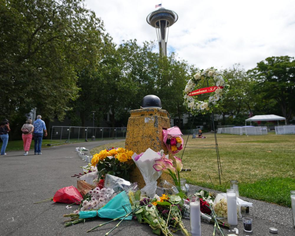 Bullets that killed two at Seattle food festival do not match teen shooter's gun, police say