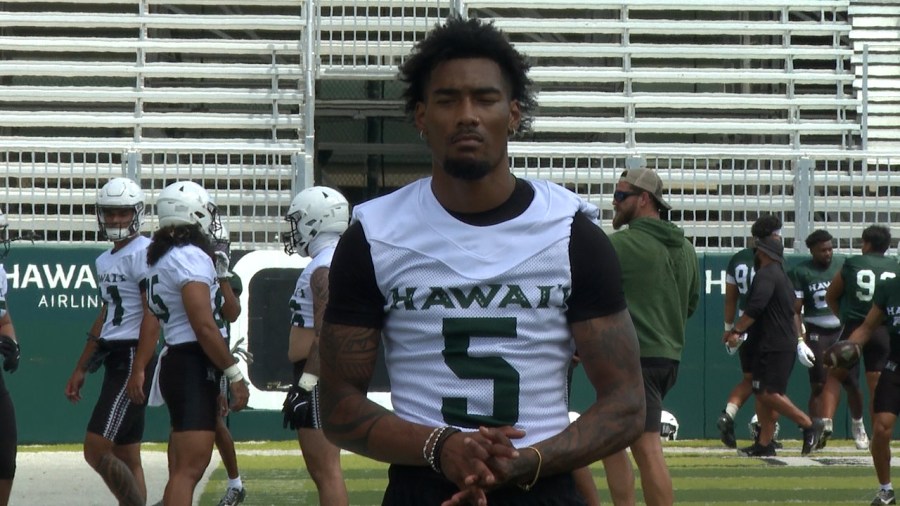 Hawaii star receiver Pofele Ashlock sidelined as ‘Bows opens training camp