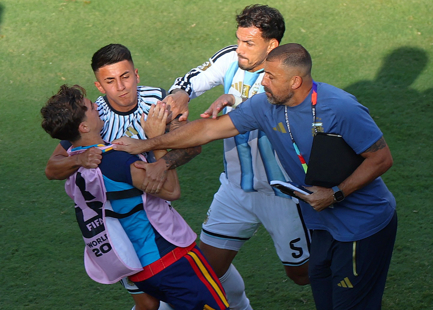 Ba thành viên Argentina bị FIFA điều tra