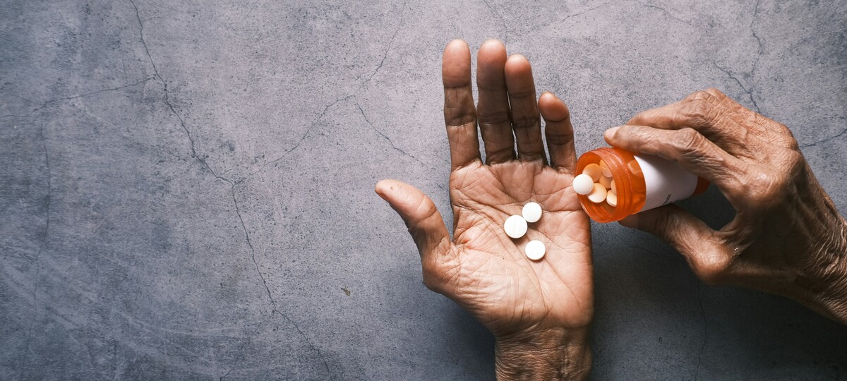 My best friend's parents are always high on painkillers