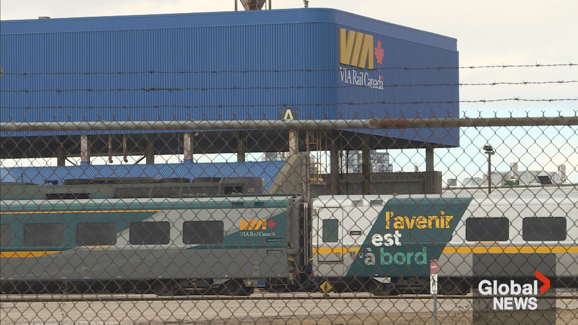 Federal government announces plan to build new Via Rail locomotives in ...