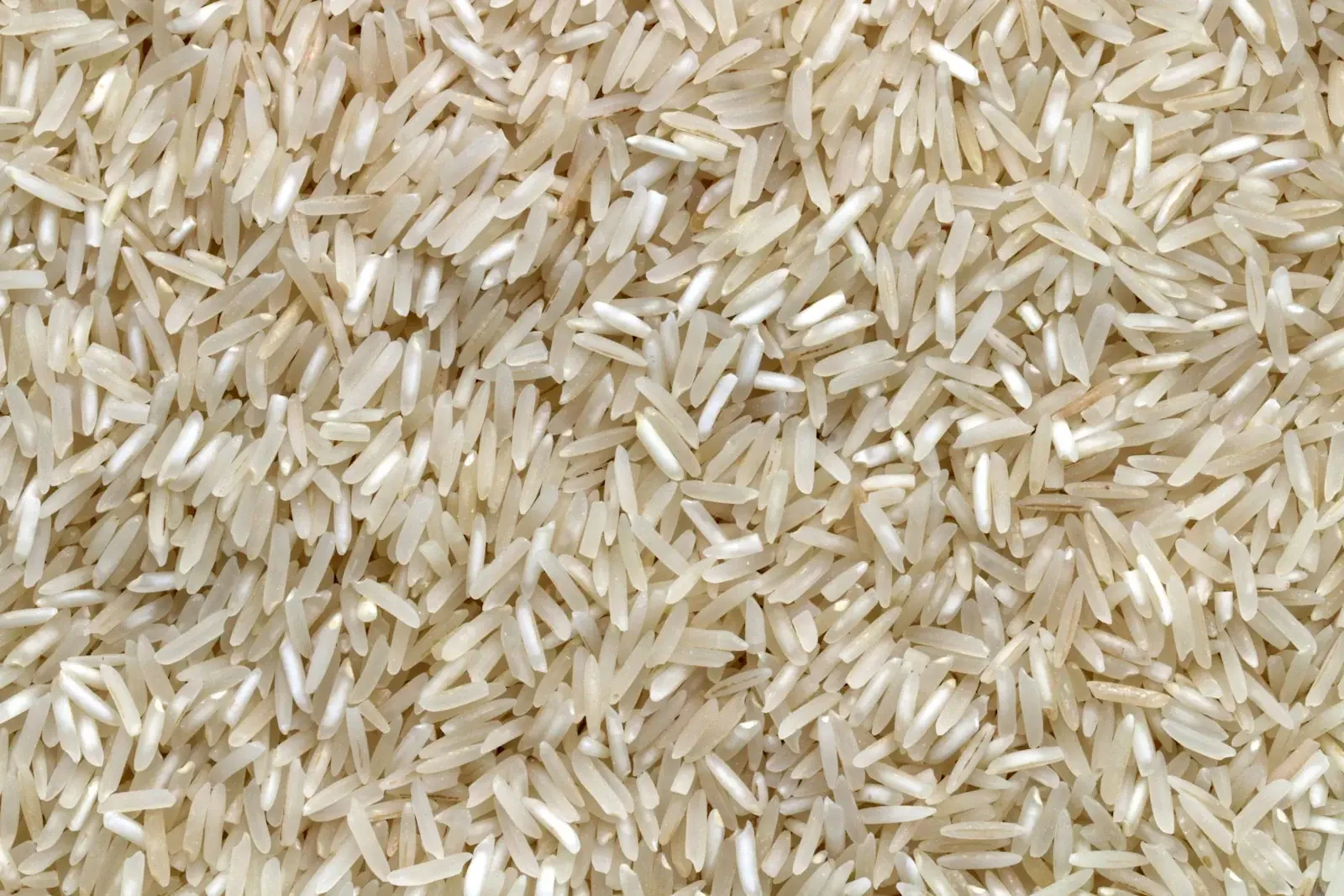 Especialista faz alerta sobre lavar o arroz e revela detalhe que pode mudar sua refeição