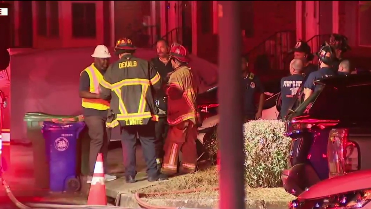 Gas lines shut off after deck collapses at DeKalb townhome complex