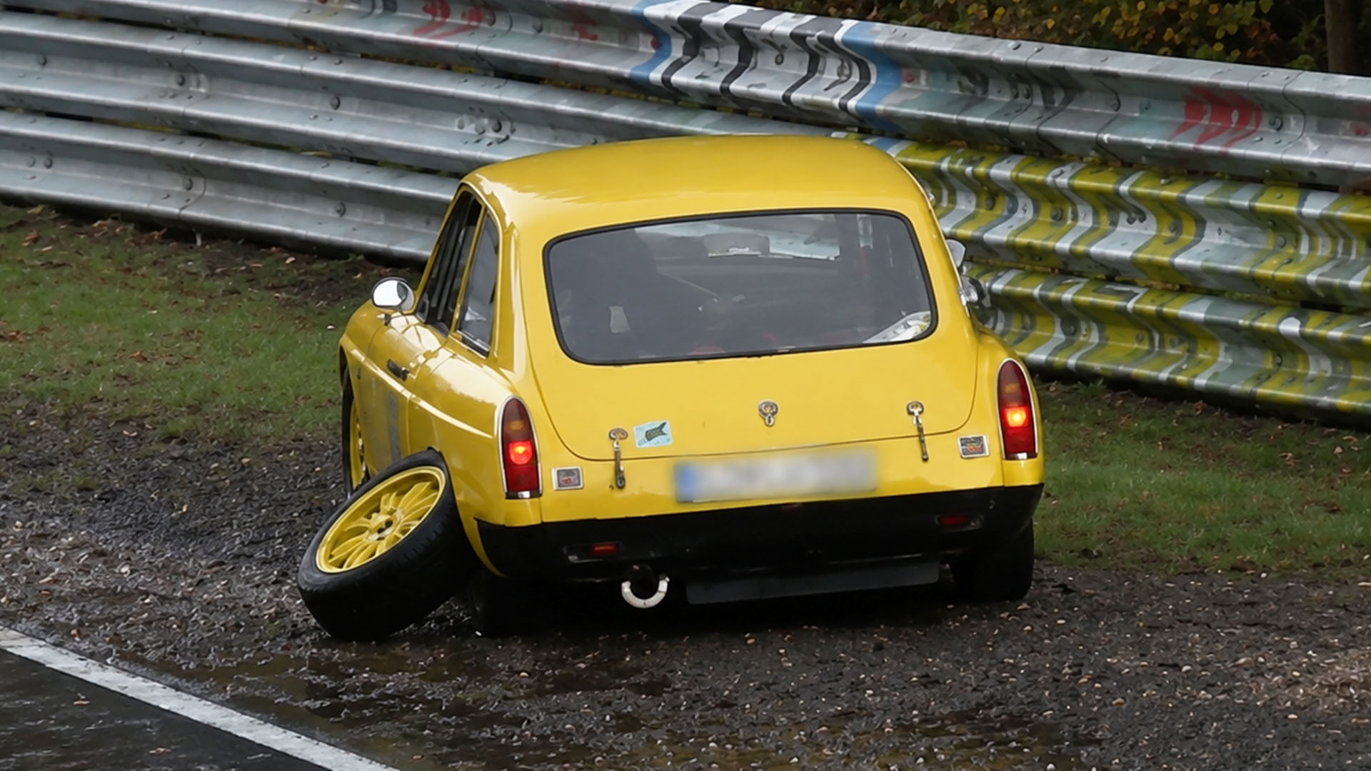 Loose wheel changes the fate of classic Nürburgring racing machine ...