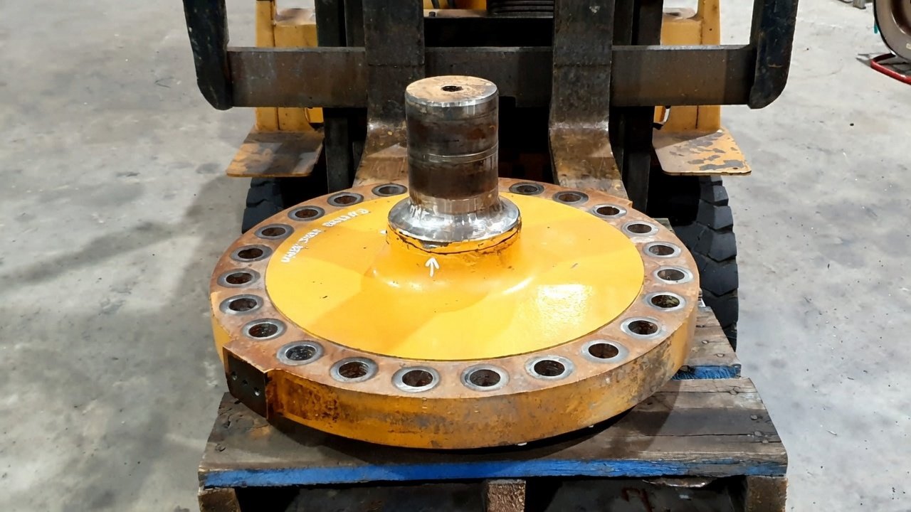 Repairing a cracked CAT 789 suspension