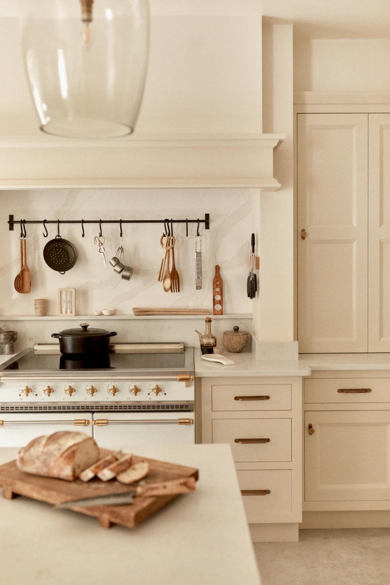 What color countertops go with a white kitchen? The failsafe ...