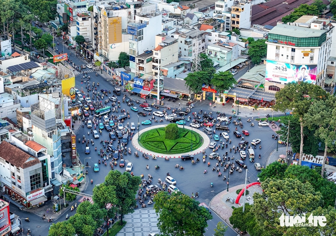 Rào chắn một phần nút giao Lý Thái Tổ - Hùng Vương làm đường thoát nước, hoàn thành trước 2-9