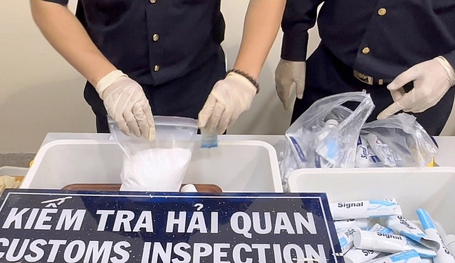 Vụ tiếp viên hàng không xách tay ma túy: Tòa án kêu gọi Hà Danh Nậm và 3 bị cáo trốn truy nã đầu thú