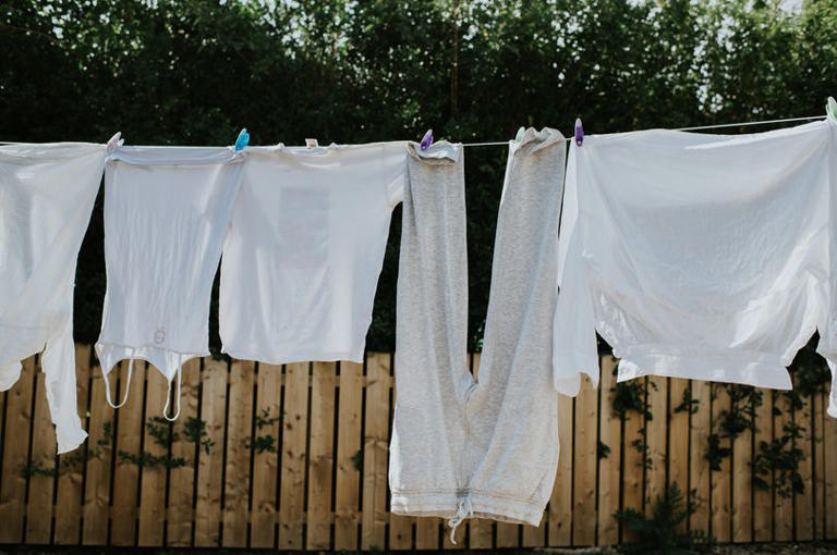 Warning to anyone drying clothes outside this weekend amid Met Office ...