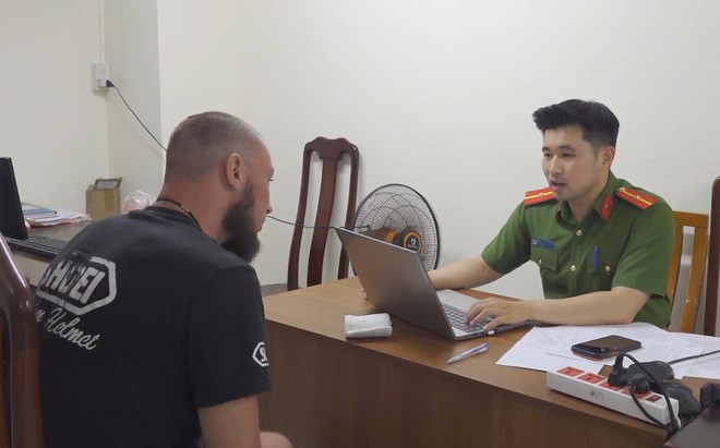 Smoliakov Konstantin bị khởi tố, bắt tạm giam hôm 6-5 - Ảnh: công an cung cấp