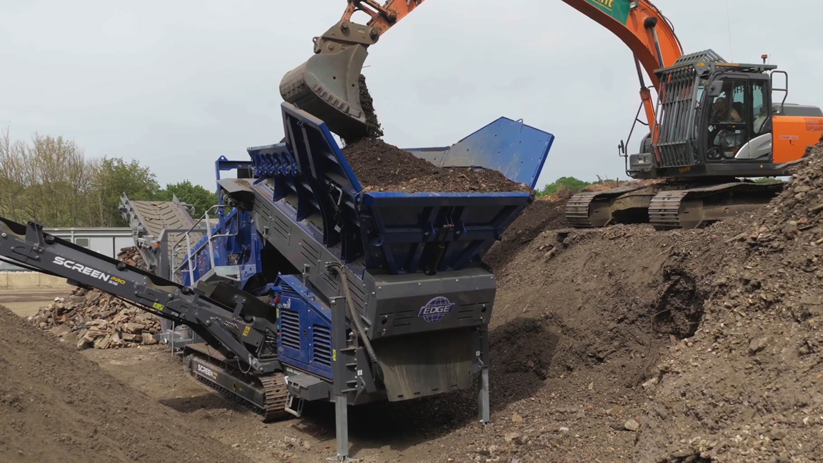 EDGE ScreenPro S20 mobile screener processing topsoil