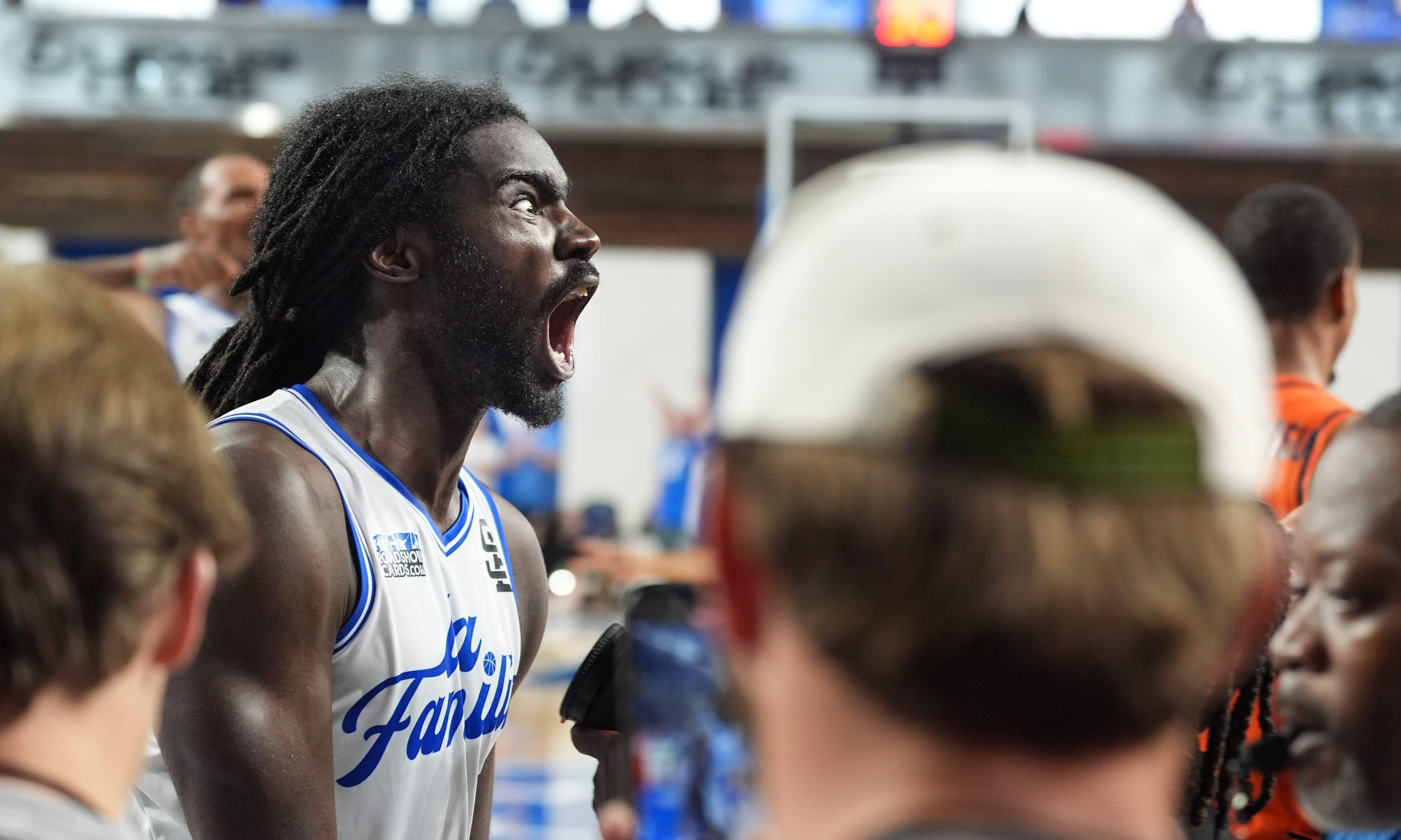Kentucky Wildcats news: La Familia and former Cats are alumni champions