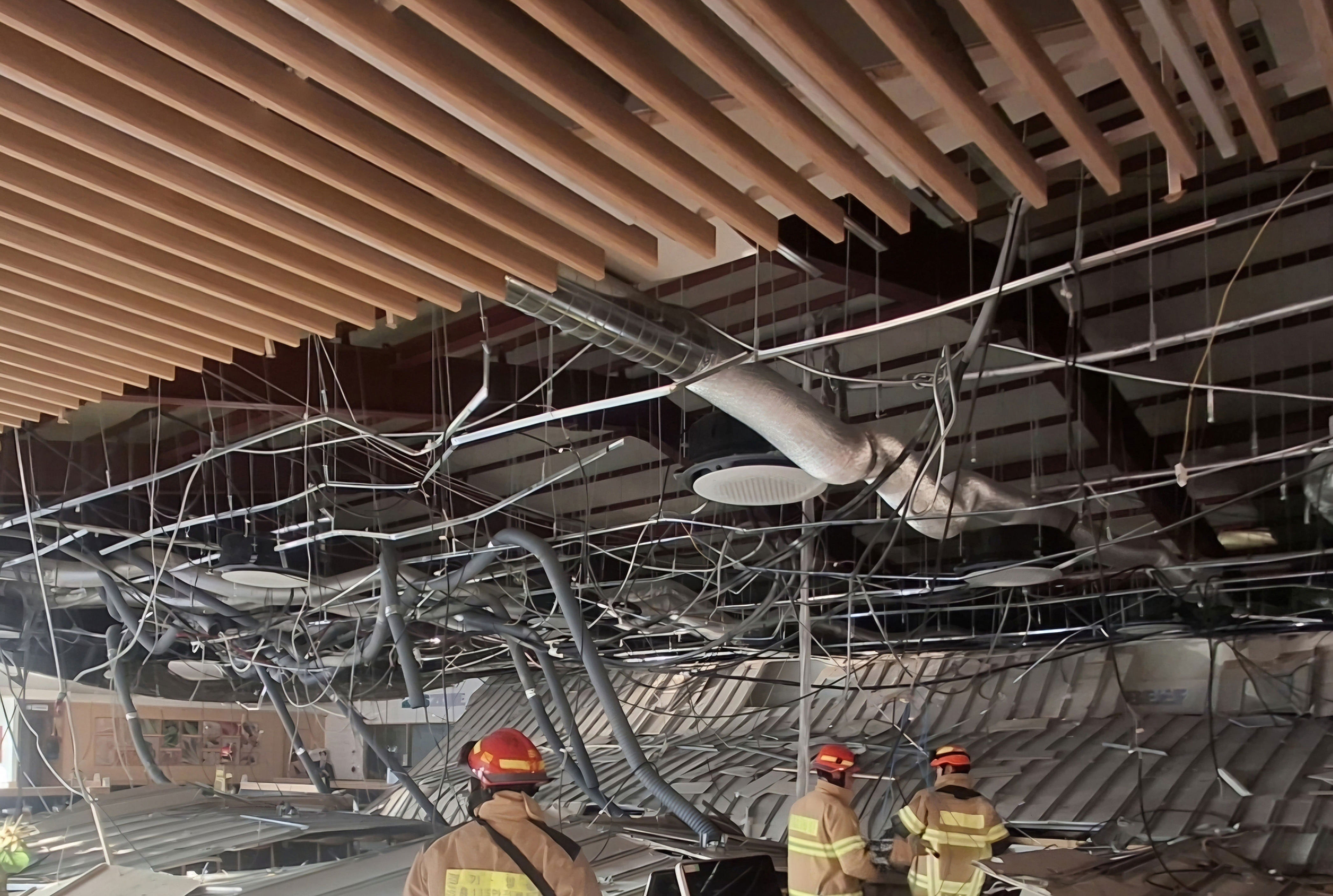 Yangpyeong restaurant ceiling collapse injures 14