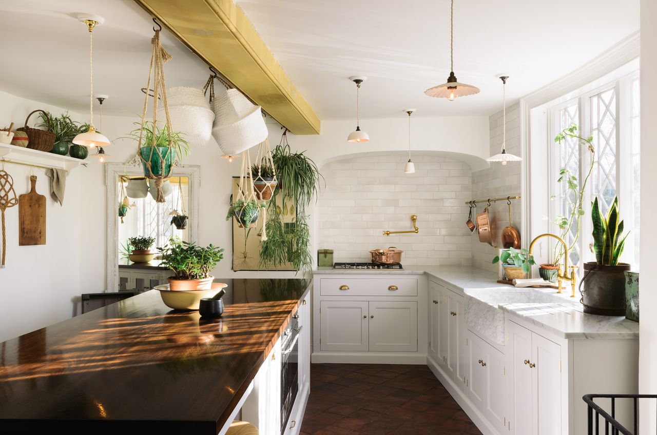 What color countertops go with a white kitchen? The failsafe ...