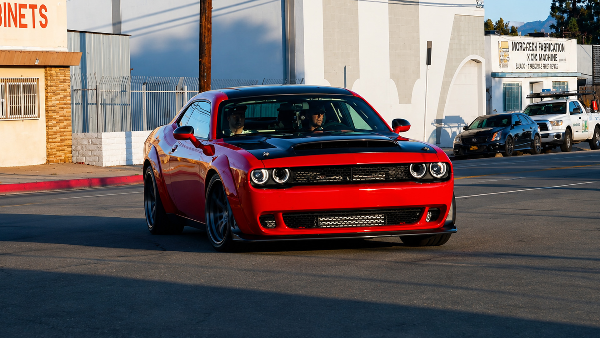 Dodge Challenger turns an ordinary drive into a show