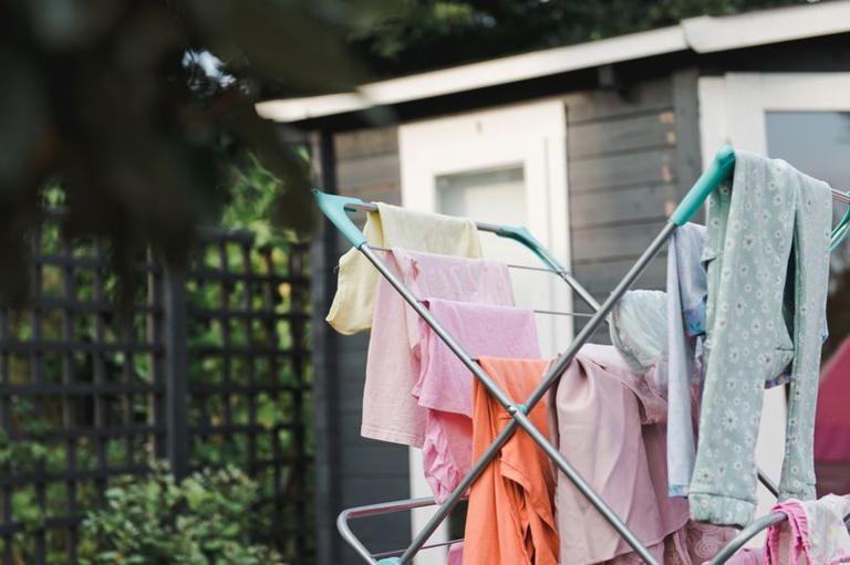 Warning to anyone drying clothes outside this weekend amid Met Office ...