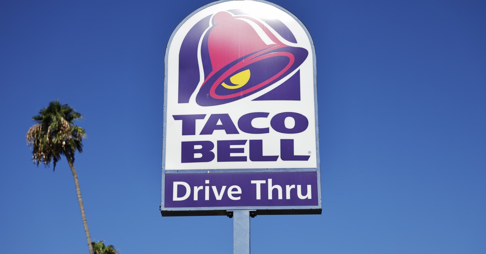 Yum Brands CEO says cyclospora outbreak has hurt Taco Bell, but sales ...