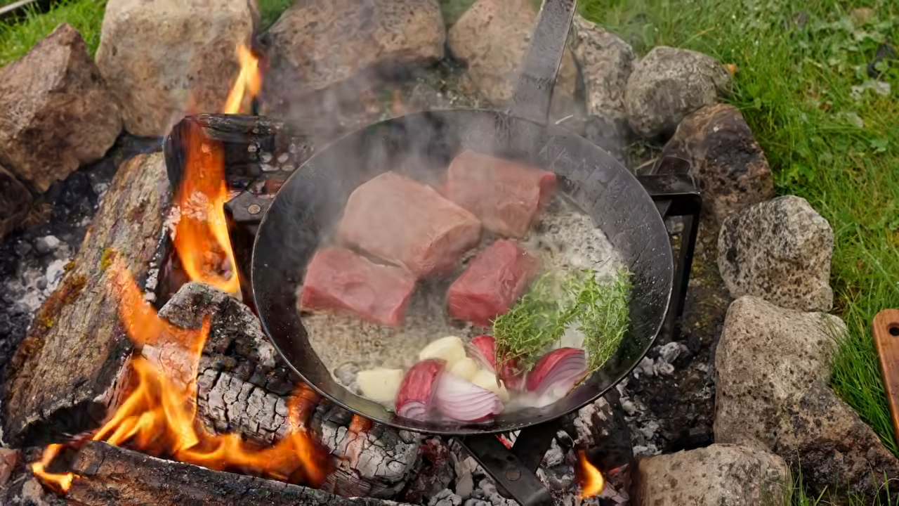Primitive cooking turns the wilderness into an ASMR soundtrack