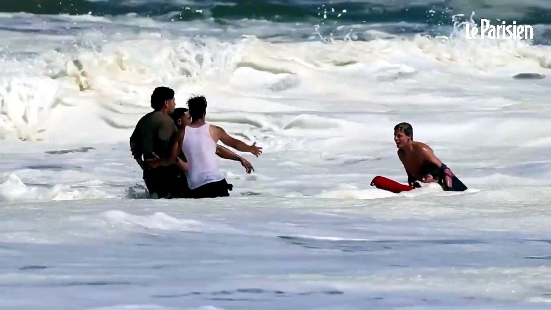Le récit du sauveteur de 16 ans qui a défié les vagues pour sauver un ...