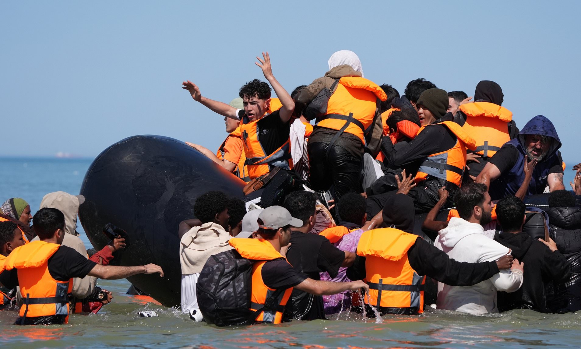 More than 750 small boat arrivals in just one day - setting new record for this year