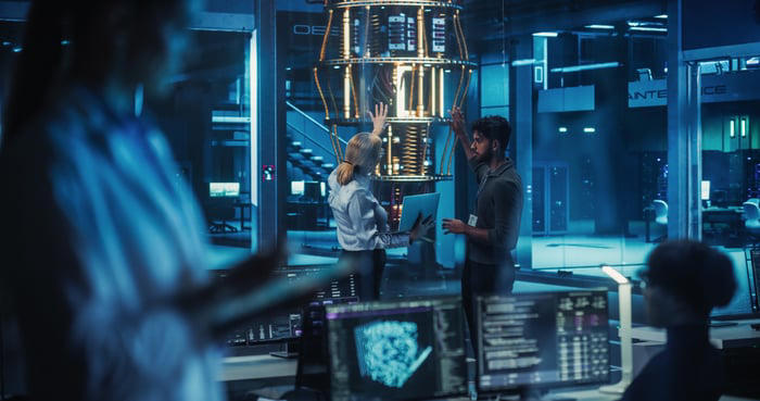 AT&T just expanded its use of D-Wave Quantum's tech. Time to buy this ...