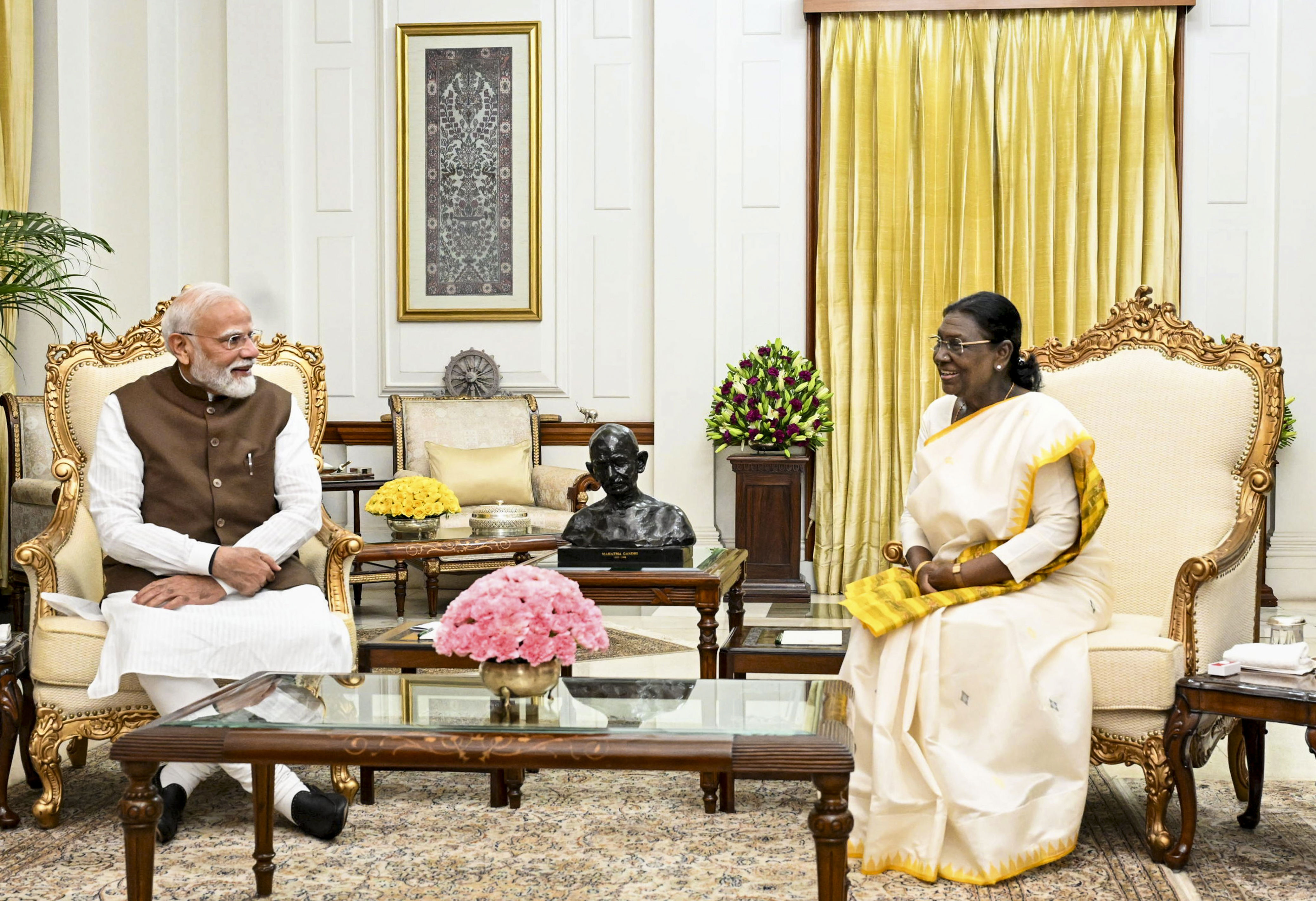 PM Narendra Modi calls on President Droupadi Murmu