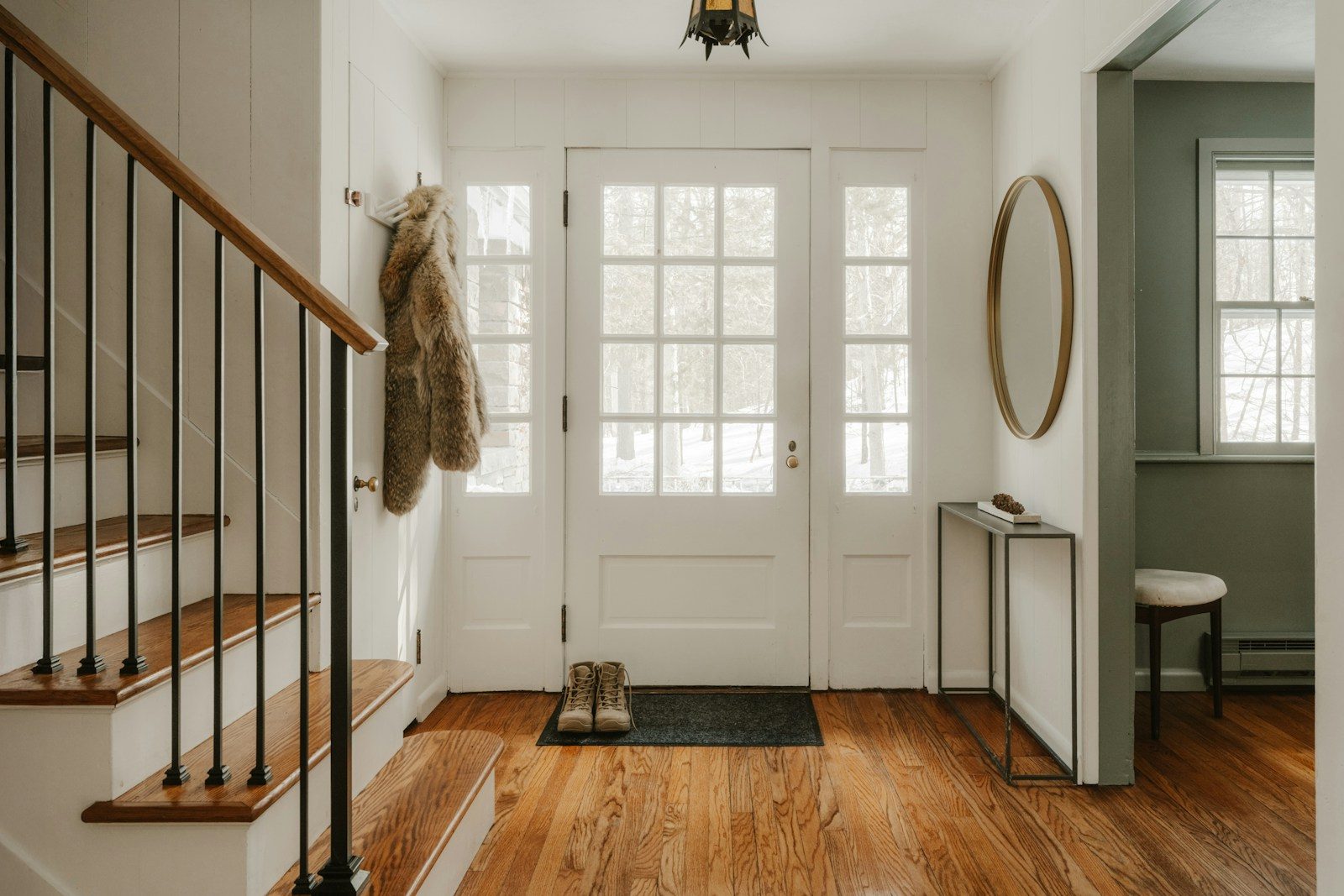 8 coastal entryway ideas that make your home feel brighter without ...