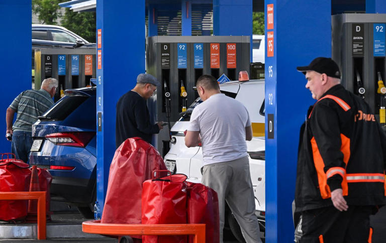 Russia extends ban on gasoline and diesel exports