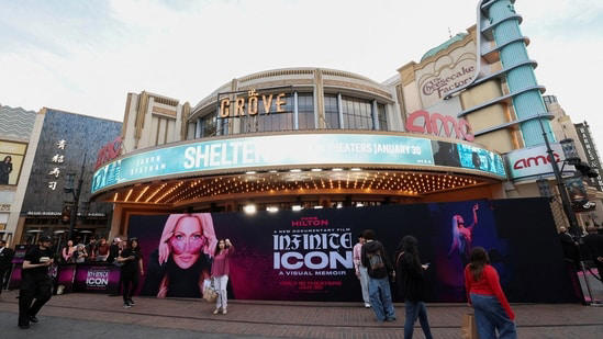Why is AMC Theatres down today? ‘You're now in line’ message flashes as ...