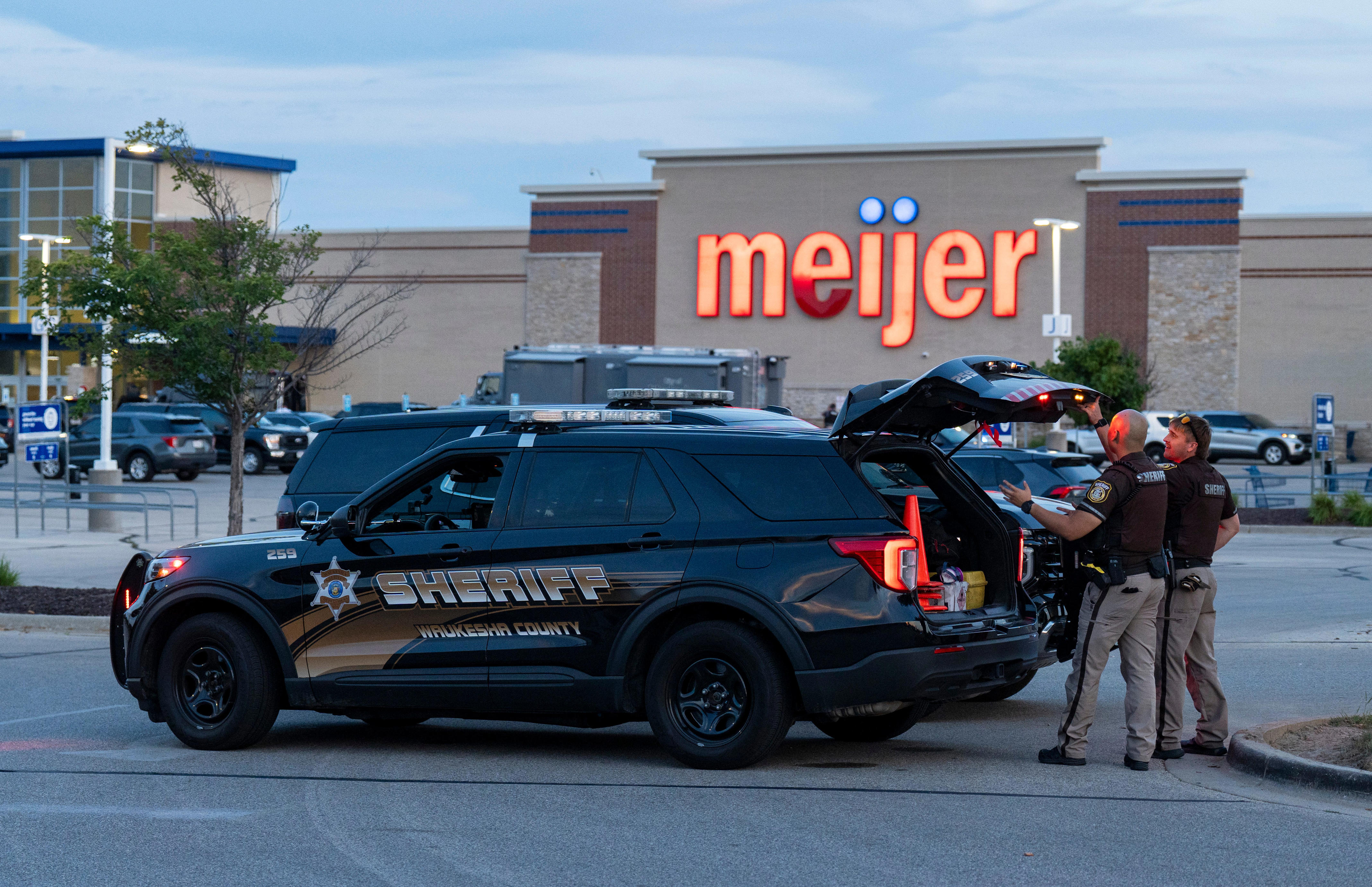 Waukesha Meijer hostage situation ends with officer shooting suspect