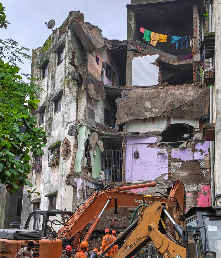 8 killed as 4-storey building collapses in Bhiwandi; four to five ...
