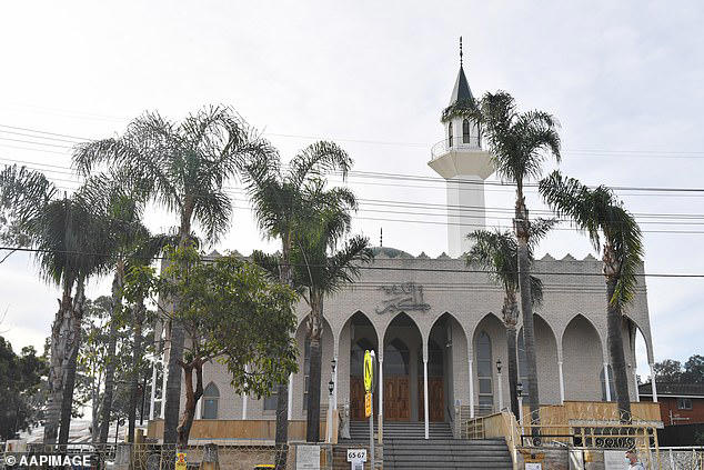 Councillor's advice on mosque's loudspeaker plan for prayer sparks ...