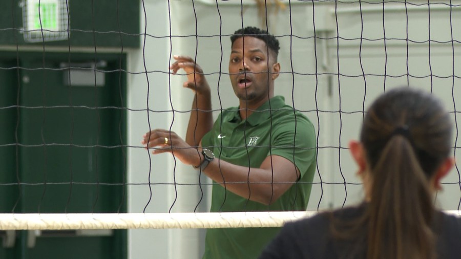 Hawaii women's volleyball holds first practice with Joshua Walker as head coach