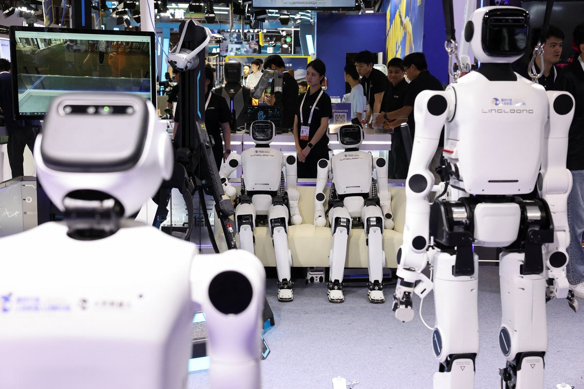 The Gemini AI model that allows humanoids to tie bin bags