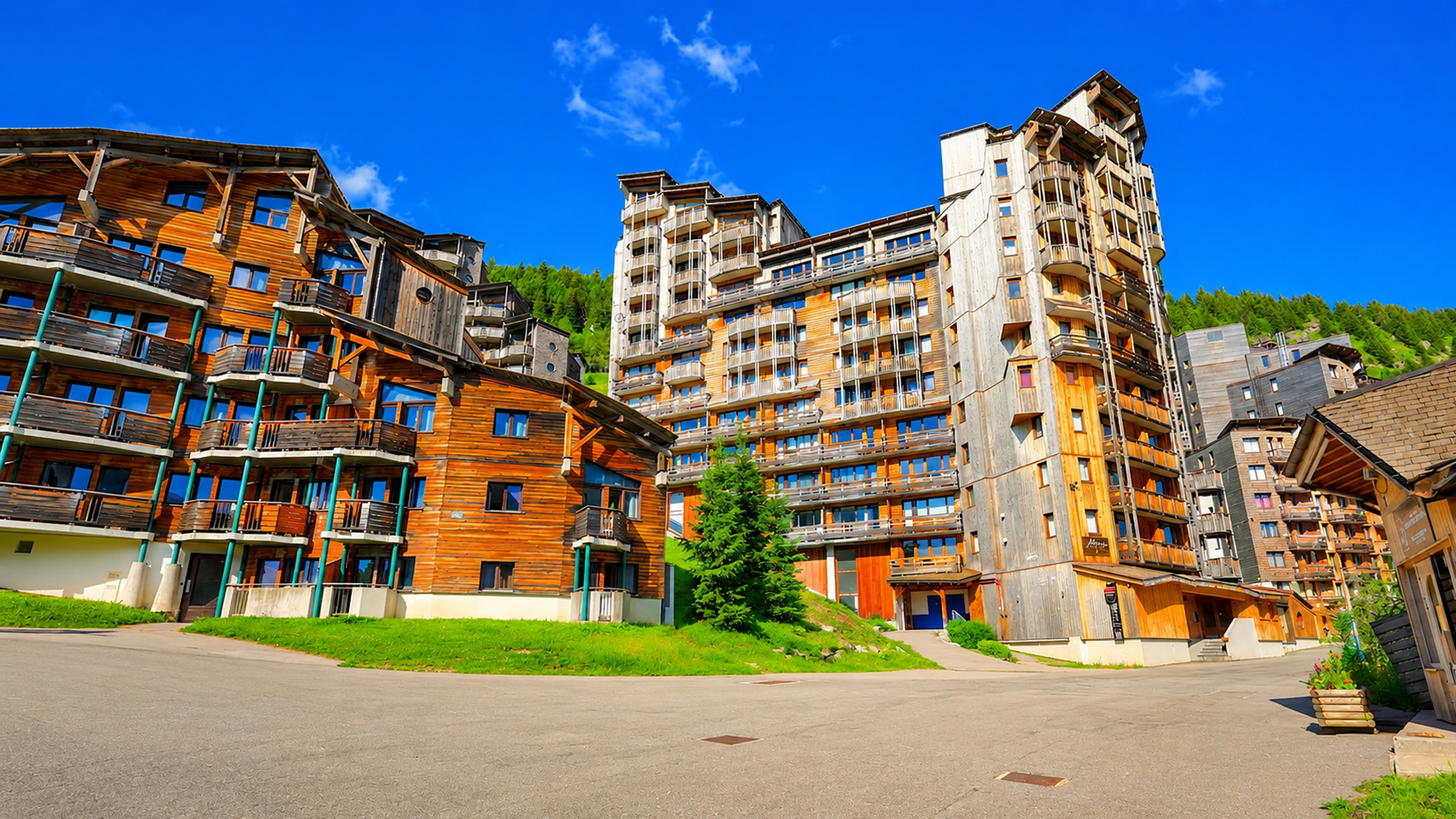 Avoriaz captures the spirit of summer in France (4K)
