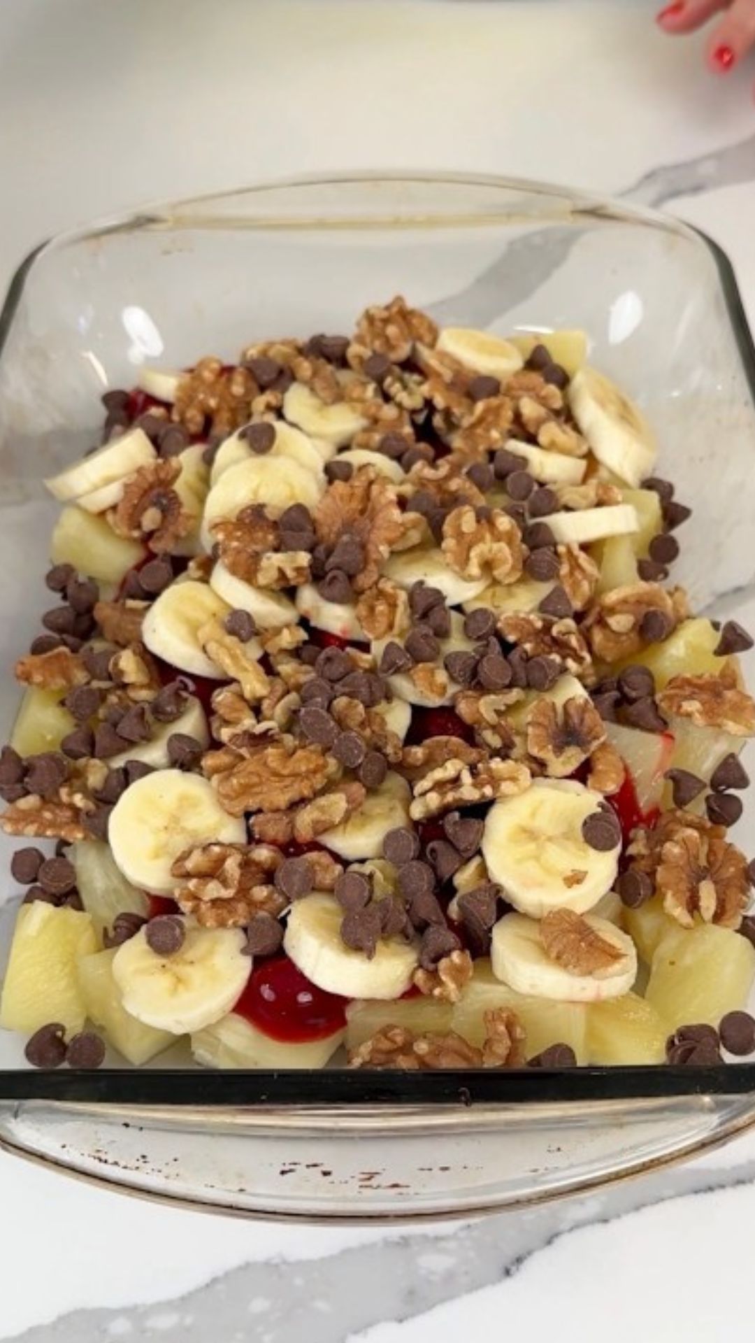 this-banana-split-dump-cake-tastes-better-than-the-classic-dessert