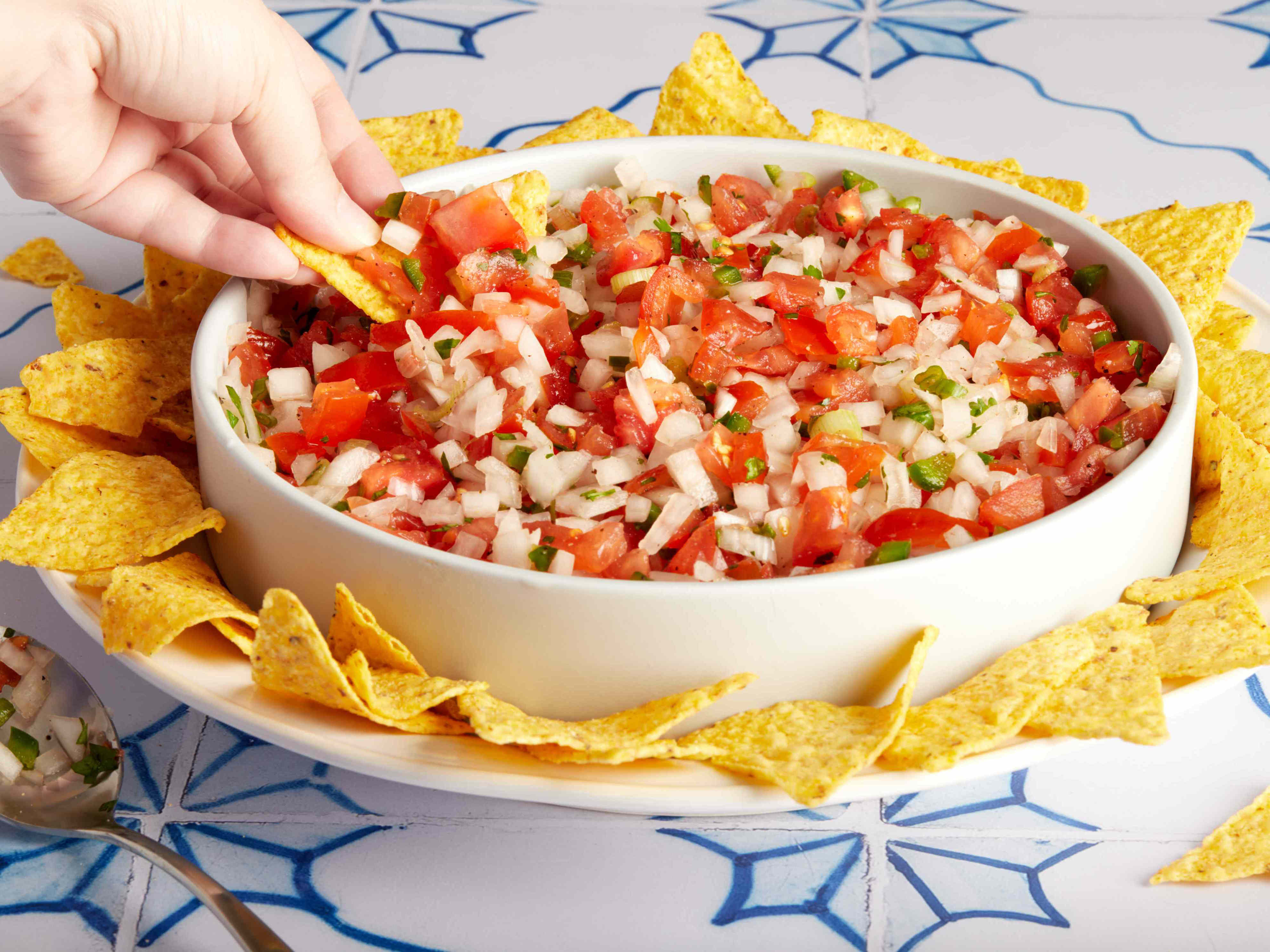 Ex-girlfriend's mom's pico de gallo is so good, fans eat it by the spoonful