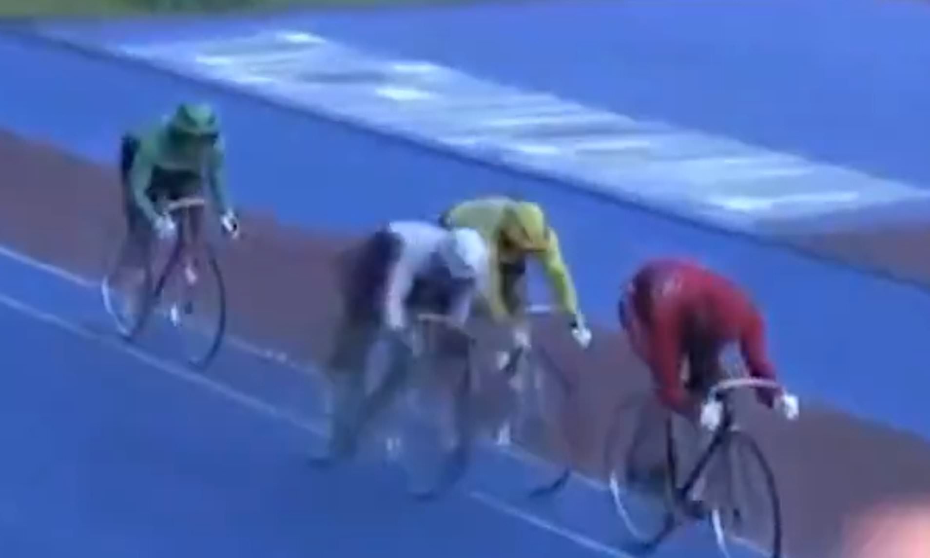 Shocking moment Team England cyclist is brutally wiped out - ending star's Commonwealth Games dream