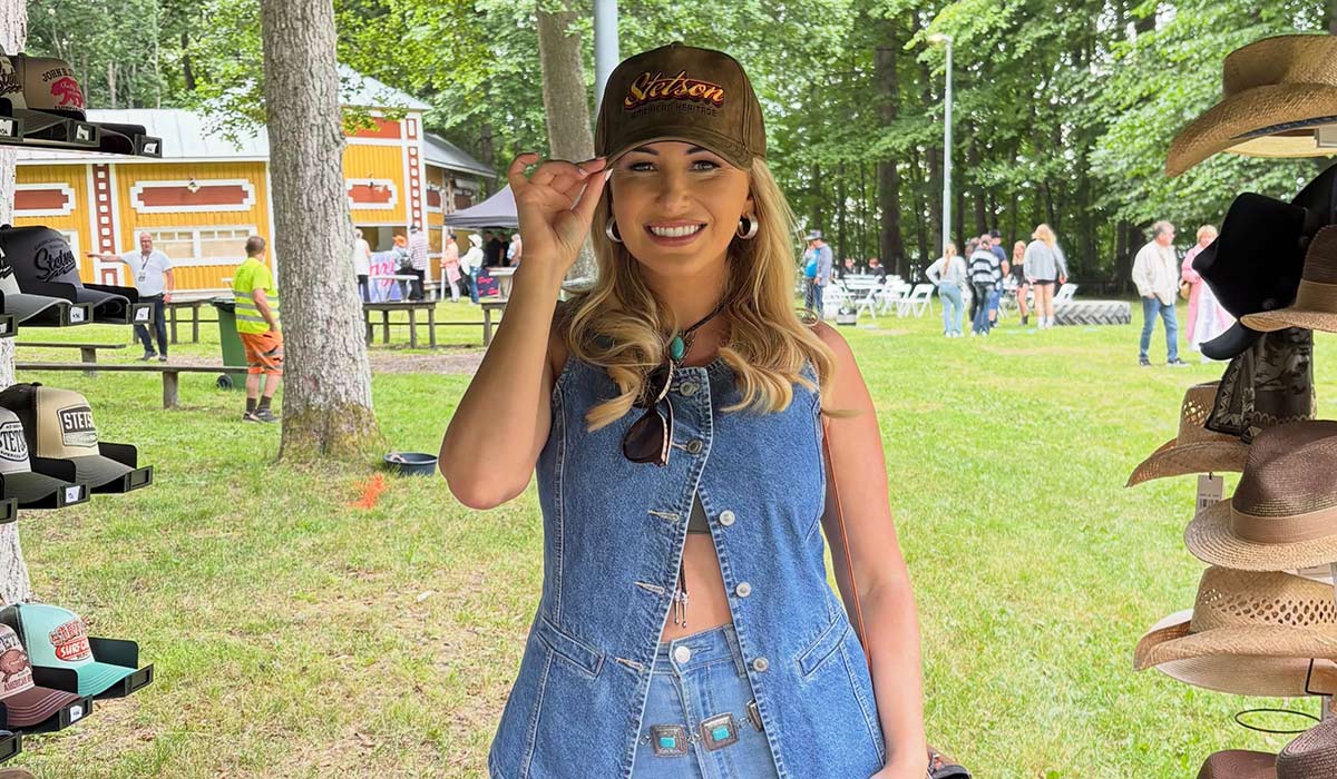 Singer Cliona Hagan postpones bar opening after family loss