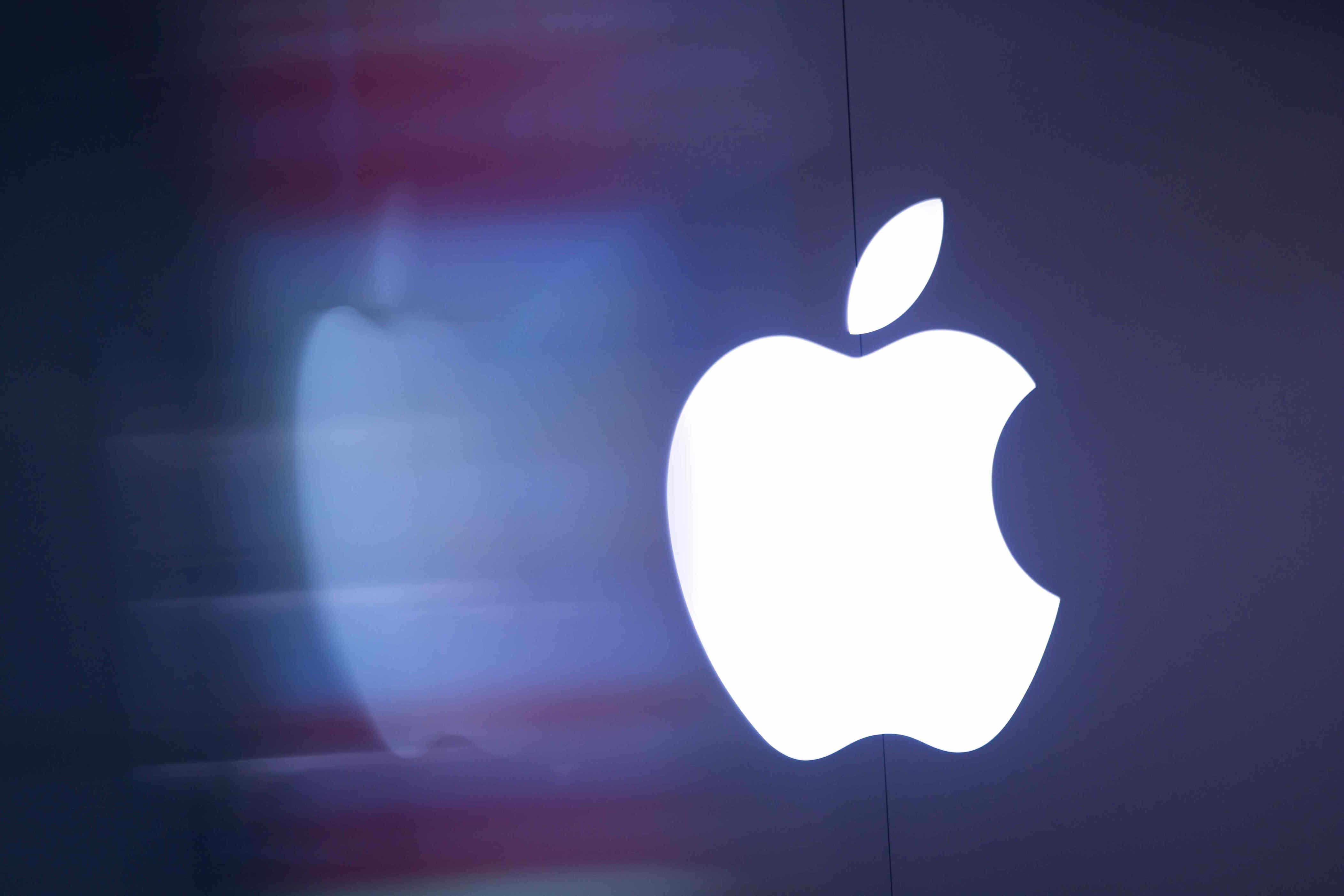 Apple stock slumps after a disappointing outlook