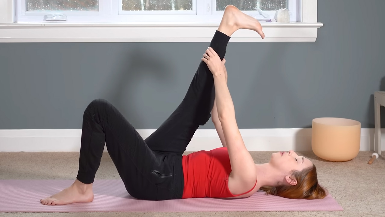 10-min morning yoga for grounding and lower body stability