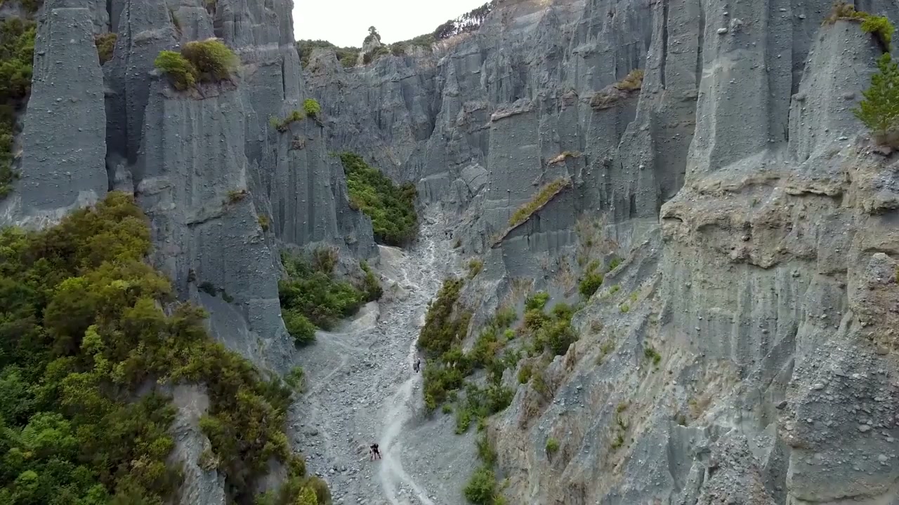 putangirua-pinnacles-new-zealand-drone-discovers-the-aorangi-ranges