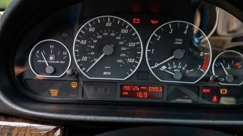 Checking the cause of a BMW check engine light